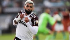 Чуковете гледат към бразилски голаджия