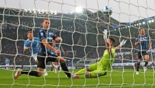 Аталанта се добра до точка с Лацио в самия край