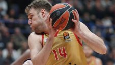 Везенков мина 2500 точки в Евролигата, Олимпиакос се измъкна в Милано
