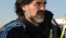 Предлагат на Марадона да остане още 4 години