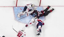 Ураганите не се дават на шампиона в НХЛ