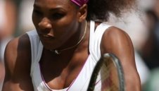 Серена си остава господарката на централния корт