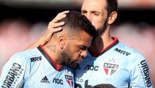 Натирен след 43 трофея: Дани Алвеш няма да се отказва