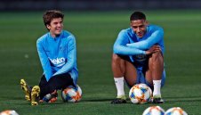 Заради де Лихт: Барса изкушава Аякс с 60 млн. евро и обещаващ френски талант