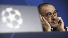 Рома преговаря със Сари и Алегри