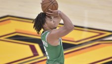 Младок от Бостън избухна с 8 тройки за една четвърт