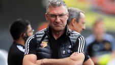 Уотфорд уволни мениджъра два кръга преди края