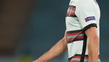 Легенда разсипа от критики Кристиано Роналдо, бил като мит