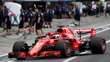 Фетел стартира 8-и след наказание на Окон 