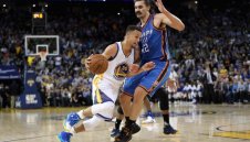 Център на Тъндър нарече Стеф и Клей „малки маймунки“