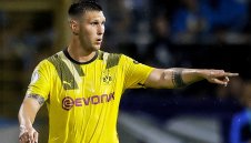 Дортмунд прилапа Зюле от Байерн, но остана без него