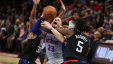 Клипърс спря серията на Блейк в Детройт