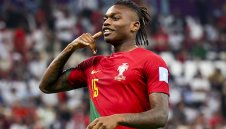 Челси с ключово обещание за Леао