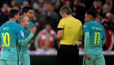 Иниеста прие философски загубата