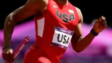 Американец пробягал успешно 200 метра със счупен крак