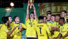 Барса гони 14 футболисти и избира между Меси и Холанд