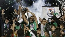 Раул се сбогува с футбола с титла