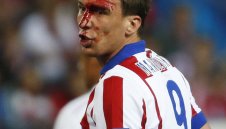 Манчестър Юнайтед пуска първа кръв за Манджукич