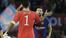 Юве хвърля Буфон срещу Меси и Барса
