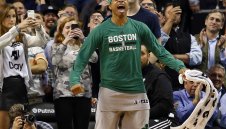 Бостън грабна първото място, среща Биковете