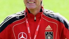 Йоги Льов доволен от играта на своите срещу Босна