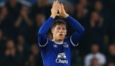 Челси започна нови преговори за Баркли