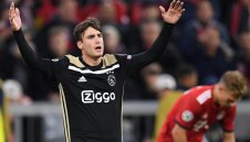 Арсенал преговаря с Аякс за аржентински бранител