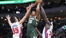 Буталата продължават да мачкат конкурентите си в НБА