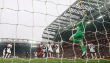 Снежна буря отлага мачове в Англия, Ливърпул може и да не играе