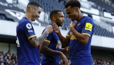 Нюкасъл спечели след 2 месеца, Карамелите обърнаха Саутхемптън