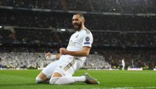 Интригата продължава: Реал разби Валенсия и отново диша във врата на Барса