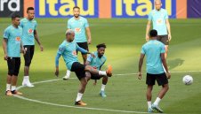 Неймар на тръни, частният му самолет кацна аварийно