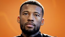 Интер ще дърпа Вайналдум от лапите на Барса