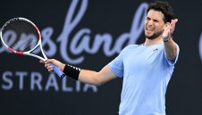 Тийм спаси 3 мачбола и оцеля с помощта на смъртоносна змия