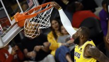 Най-накрая! Лейкърс взе първа победа за сезона