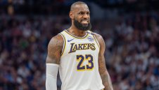 ЛеБрон се развихри при завръщането на татко Лука