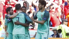 Кристиано поиска от Юве да купи халф на Барса