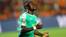 Гладът за слава на една цяла нация смазва Мане