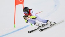 Ева Вукадинова се пуска в слалома с шина на ръката