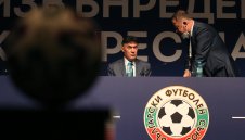 Честен ли ще е? Конгресът се провежда "на тъмно" + ВИДЕО