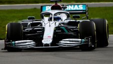 Хамилтън и Ботас вече покараха новата кола