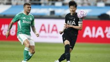 Сон се сбогува с Тотнъм пред 67 000 в родината си