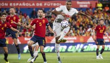 Шок! Швейцария думна Испания и я закотви на второто място