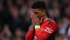 Героят за Червените дяволи забравил, че вече е получил жълт картон