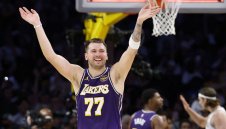 Лука спечели дуела с Уемби, а Лейкърс продължи с победите