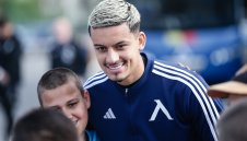 Левски трепери за снайпериста си