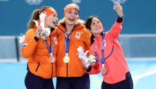 Сексапилната Юта печели 1 млн. долара от сутиен