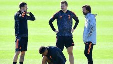 Барса отново се размечта за Де Лихт