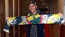 Месут Йозил сбъдна мечтата си - подписа с Фенербахче