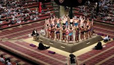 Пета победа! Вече не търкалят наш Аоияма в Япония